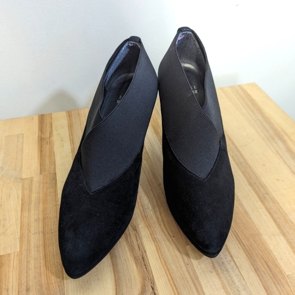 Stewart Weitzman Black Great Neck Low Pumps Shooties 6 Heels